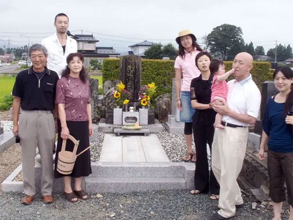 Haka Mairi: Returning to the family grave (to honor one's ancestors)